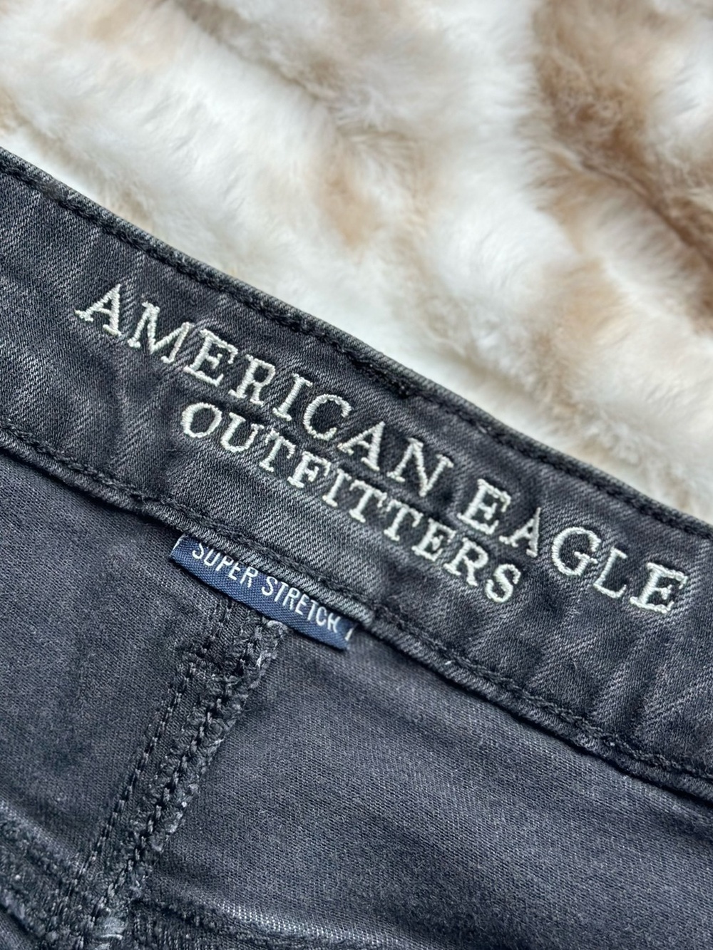 American Eagle Low Rise Jean Shorts - Picture 3 of 4